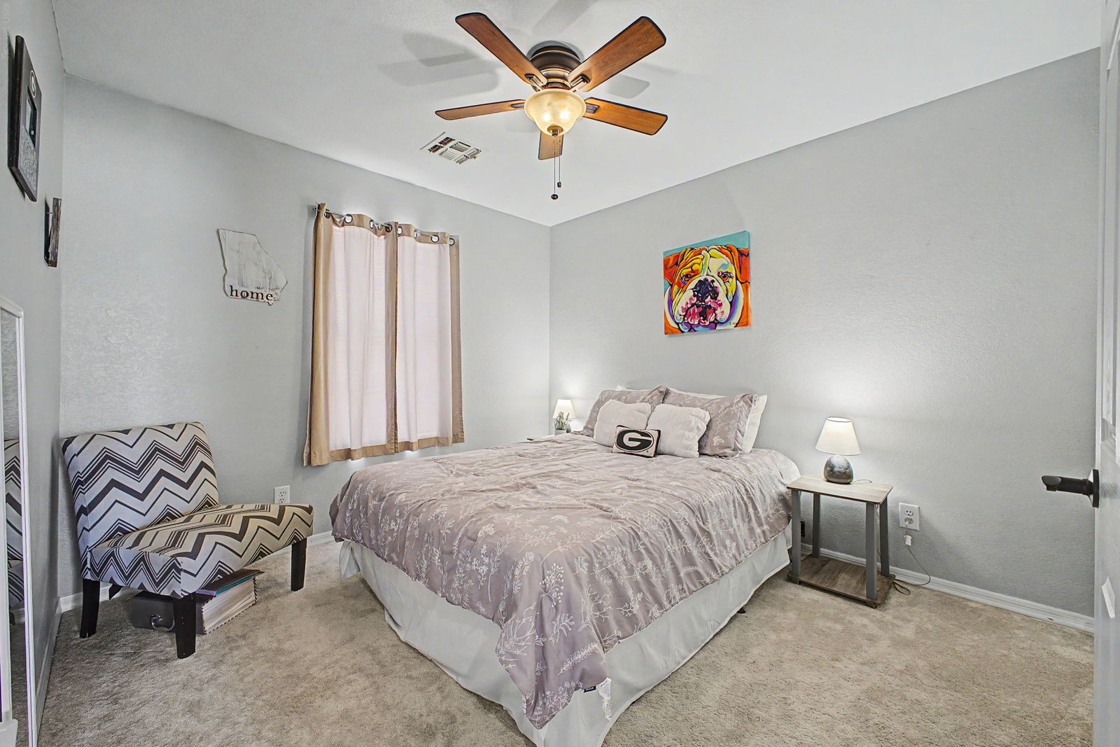 Guest bedroom with ceiling fan